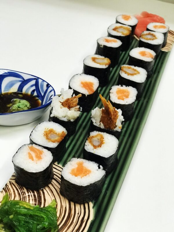 SS08. Sushi set 4 6ks maki losos,6ks maki s krevetou v tempuře